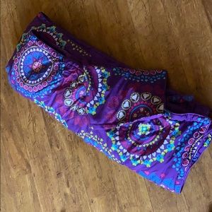 Twin size comforter with one pillow case